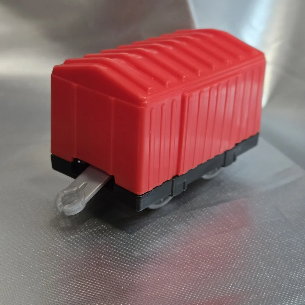 2013 Thomas & Friends - Covered Red Cargo Car